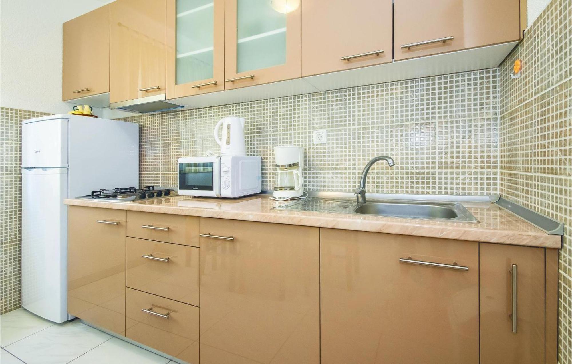 Gorgeous Apartment In Mali Rat With Kitchen Sumpetar Ngoại thất bức ảnh