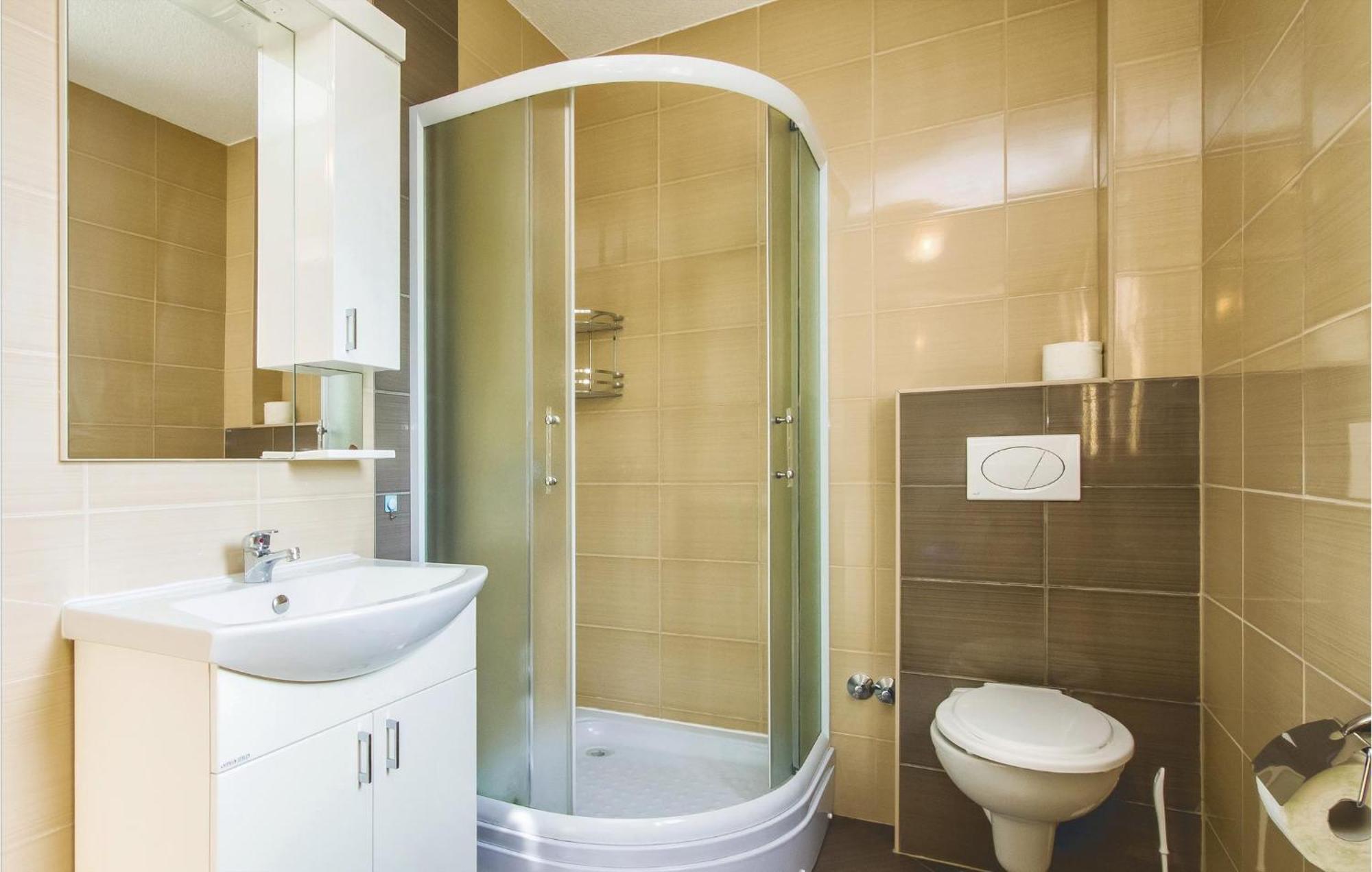 Gorgeous Apartment In Mali Rat With Kitchen Sumpetar Ngoại thất bức ảnh