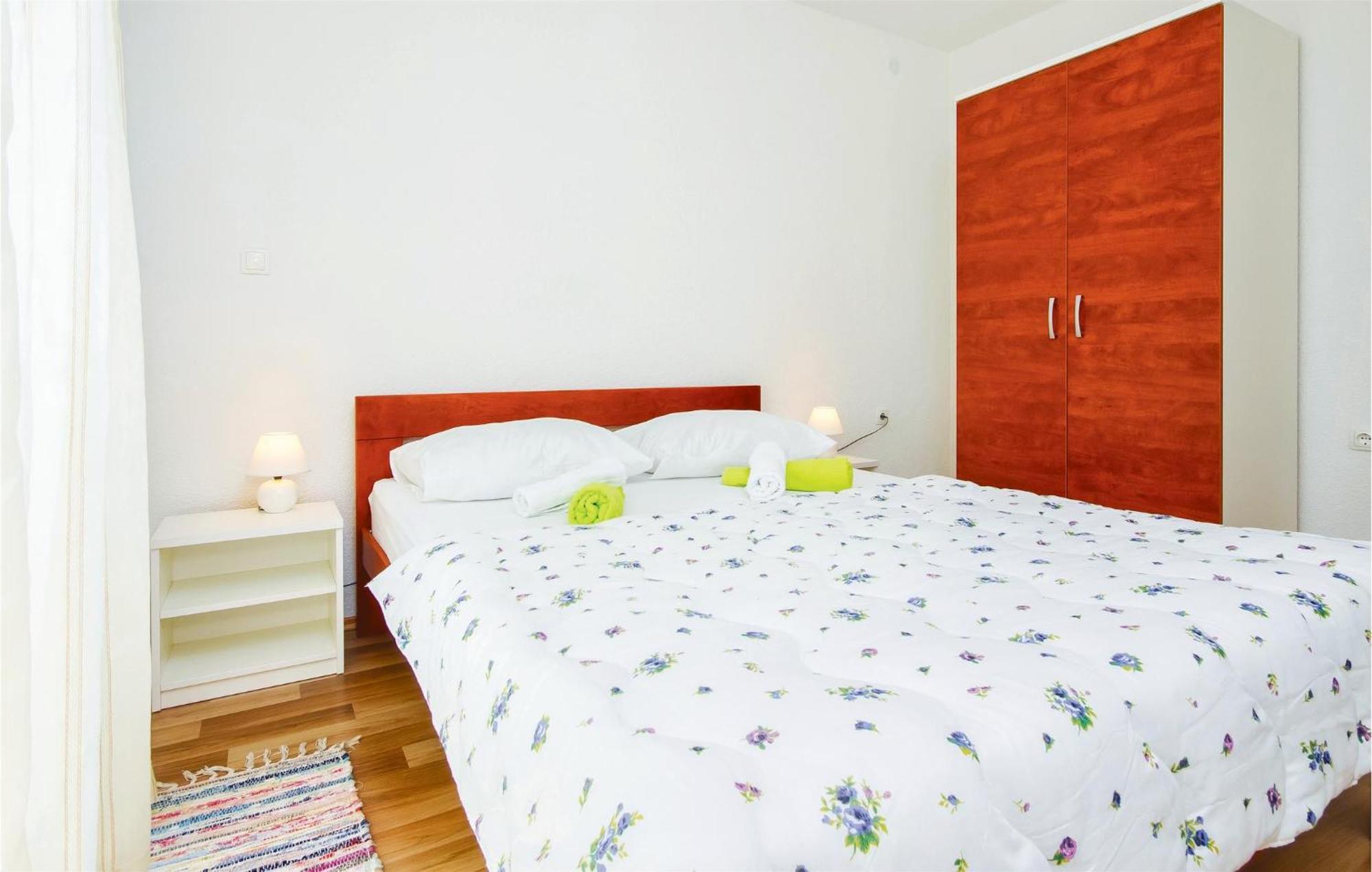 Gorgeous Apartment In Mali Rat With Kitchen Sumpetar Ngoại thất bức ảnh