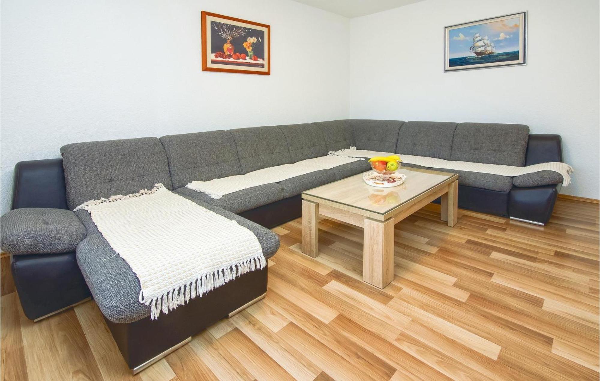 Gorgeous Apartment In Mali Rat With Kitchen Sumpetar Ngoại thất bức ảnh