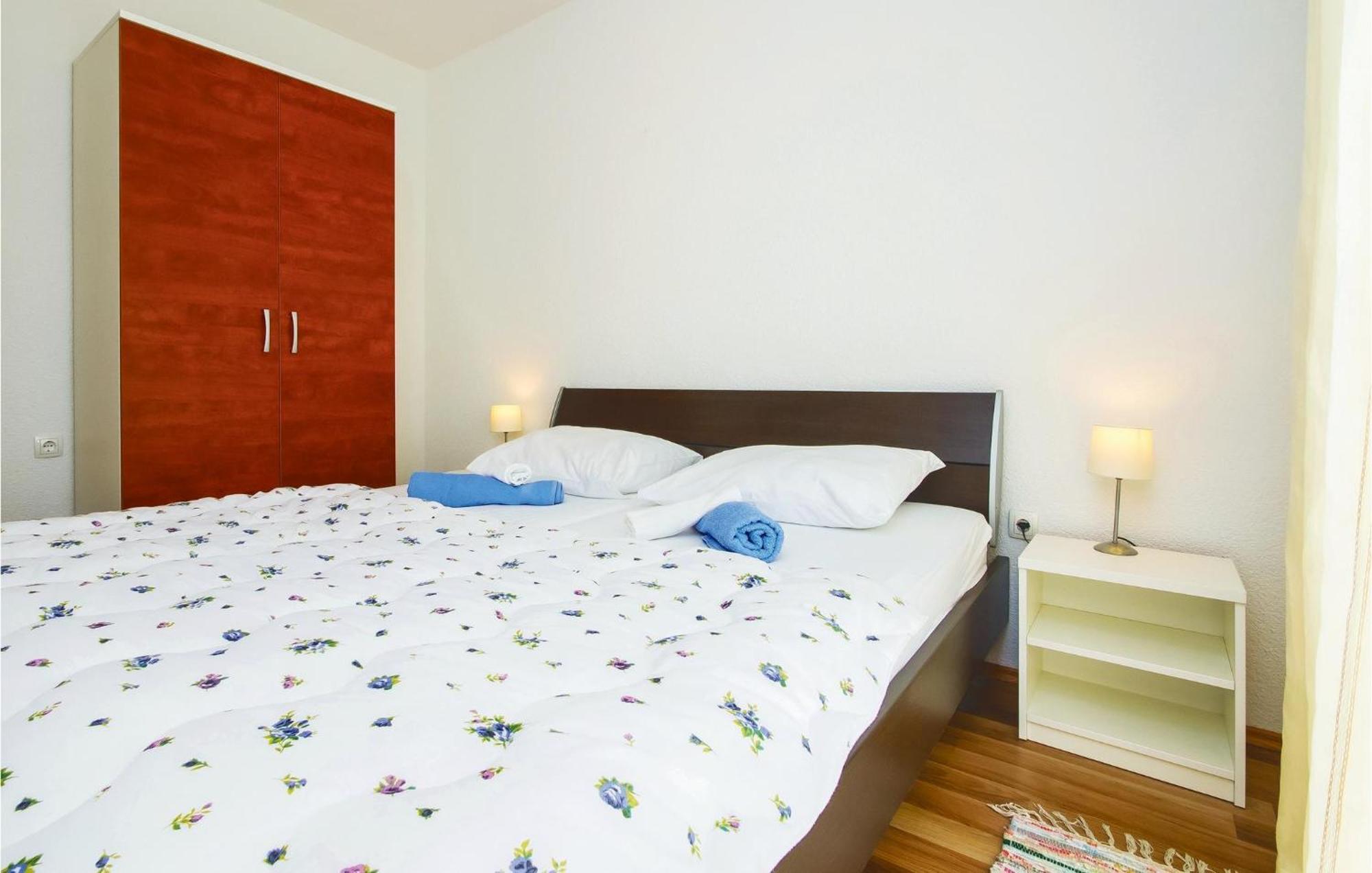 Gorgeous Apartment In Mali Rat With Kitchen Sumpetar Ngoại thất bức ảnh