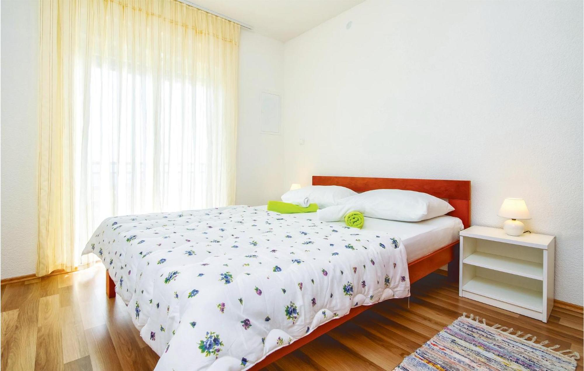 Gorgeous Apartment In Mali Rat With Kitchen Sumpetar Ngoại thất bức ảnh