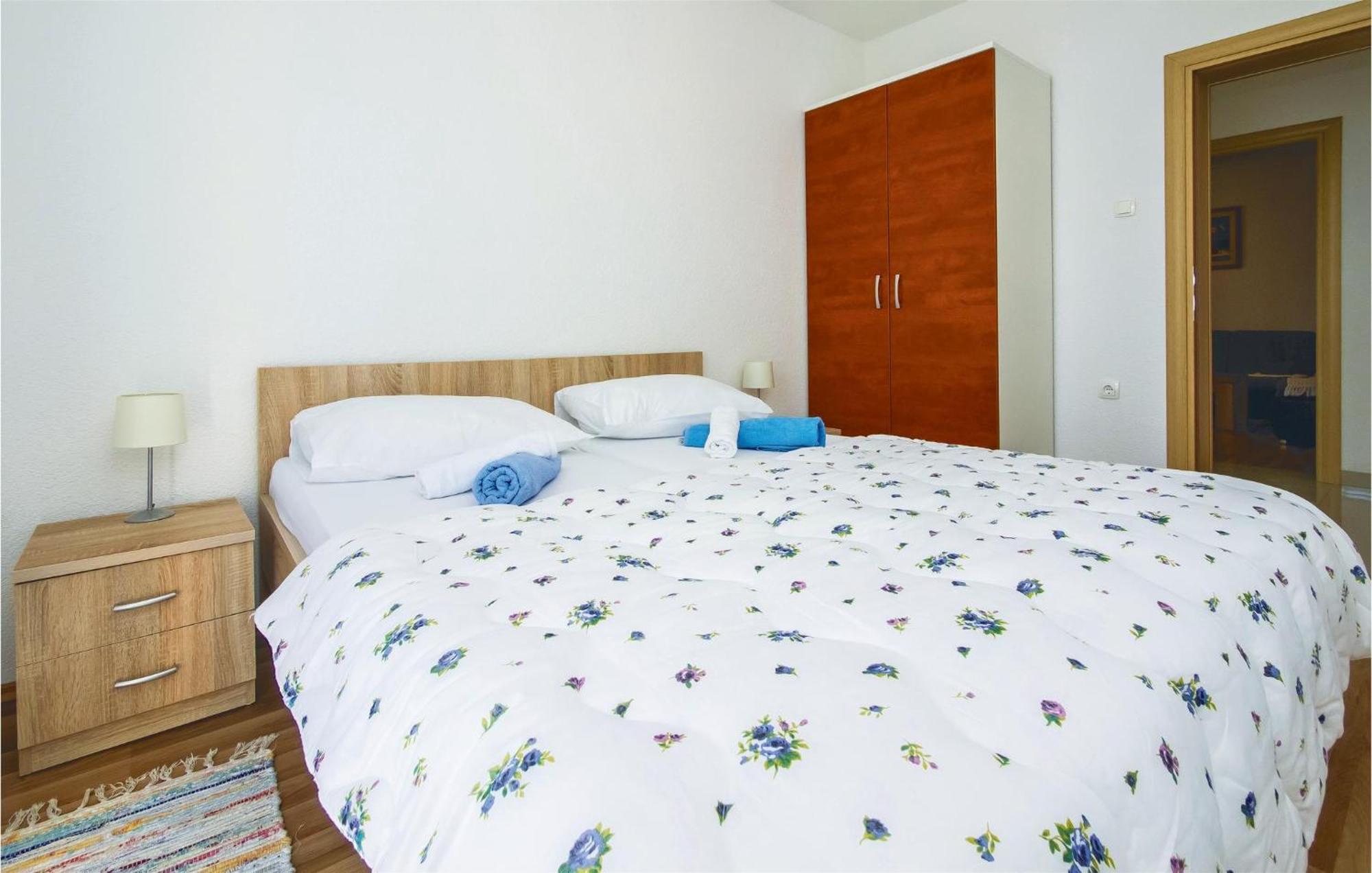 Gorgeous Apartment In Mali Rat With Kitchen Sumpetar Ngoại thất bức ảnh