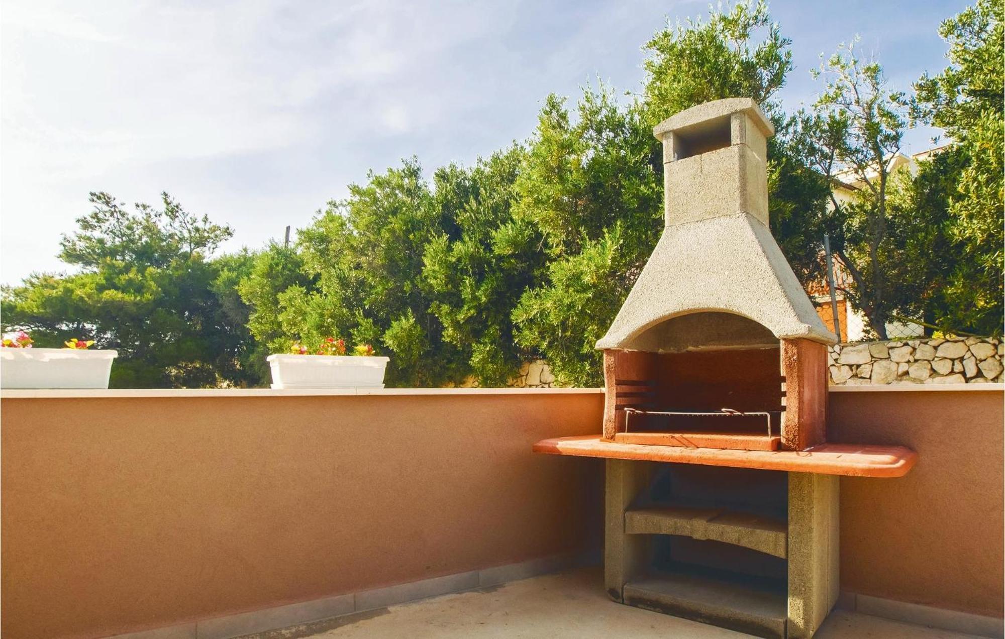 Gorgeous Apartment In Mali Rat With Kitchen Sumpetar Ngoại thất bức ảnh