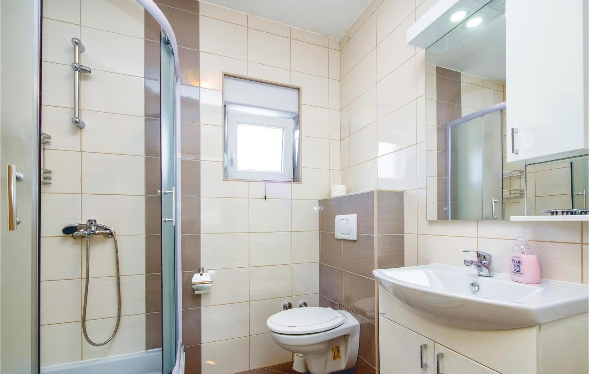 Gorgeous Apartment In Mali Rat With Kitchen Sumpetar Ngoại thất bức ảnh