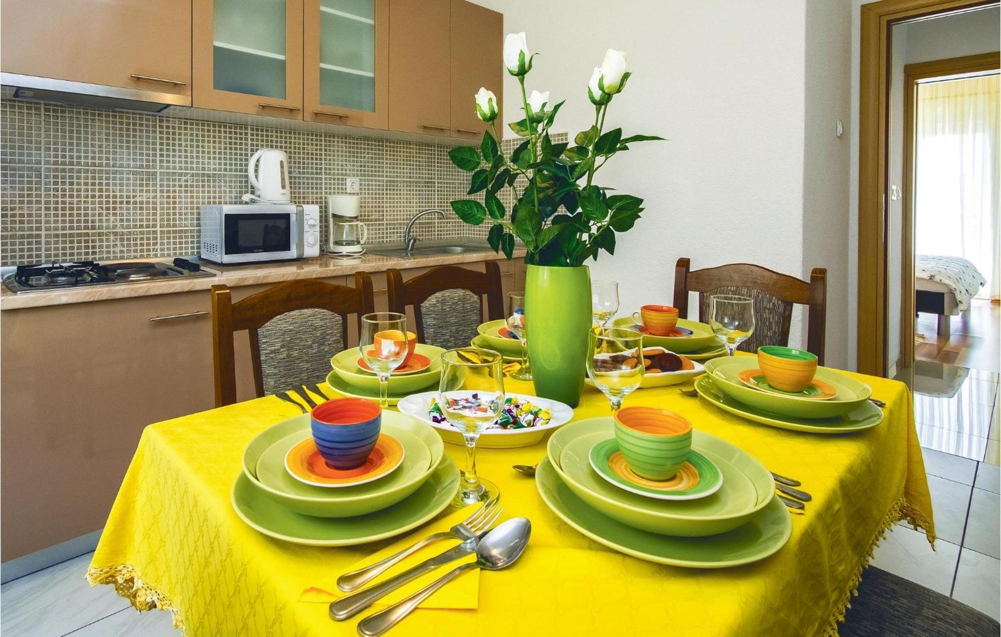 Gorgeous Apartment In Mali Rat With Kitchen Sumpetar Ngoại thất bức ảnh